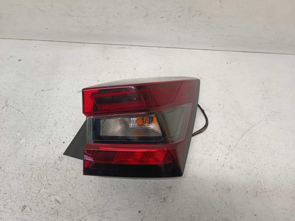 FEU ARRIERE DROIT NISSAN - Vue 1